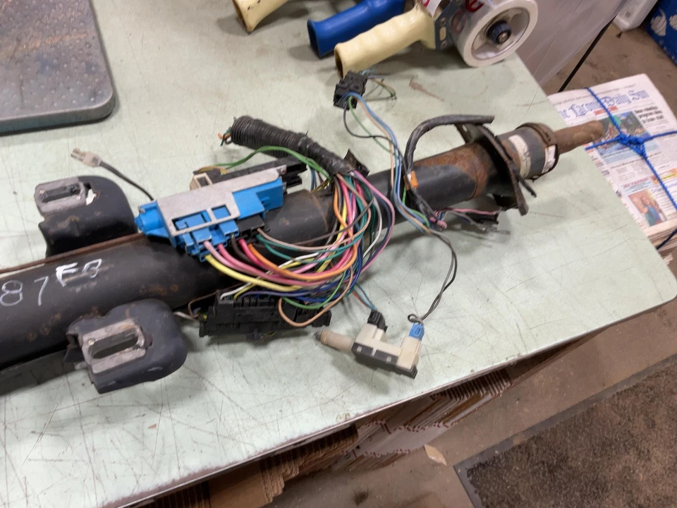 Columna de dirección PONTIAC FIREBIRD 84 85 86 87 88 SIN ENCENDIDO SIN INTERMITENTE AT Foto 2 de 4