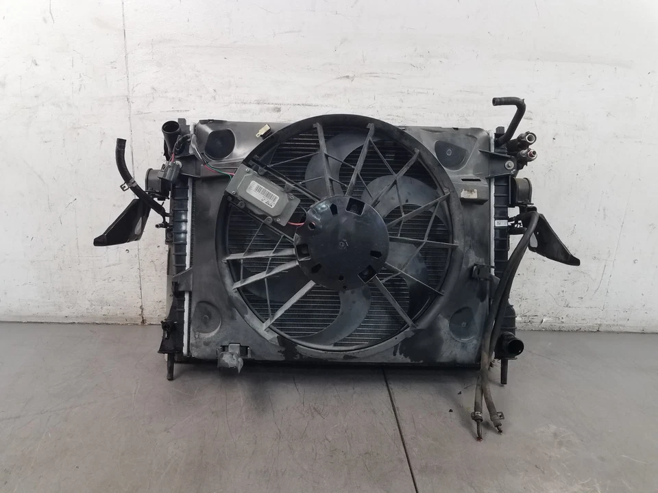 2003 03 04 Mercury Marauder Radiator / Fan / Condenser Assembly #7132 K6 - Image 2 of 4