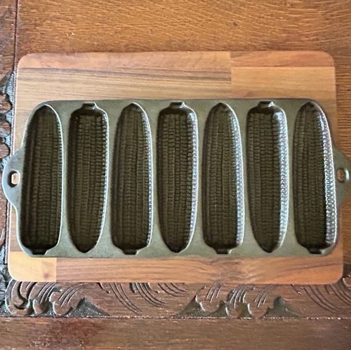 Wagner Ware Cast Iron Krusty Korn Kob Junior Corn Bread Pan #1810 VTG