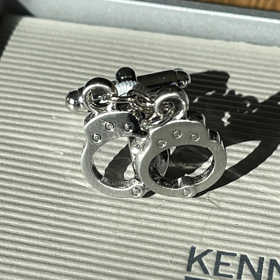 Unusual NEW KENNETH COLE Reaction - Pair Of Handcuffs - MENS Cufflinks In Box - Image 2 of 4