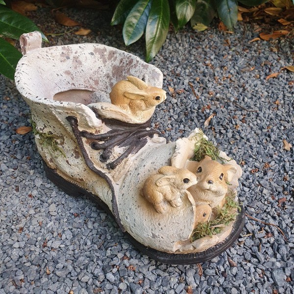Gartenfigur Pflanzschuh Mit Hasenfamilie Zum Bepflanzen 12 Cm - Deko Blumentopf-image