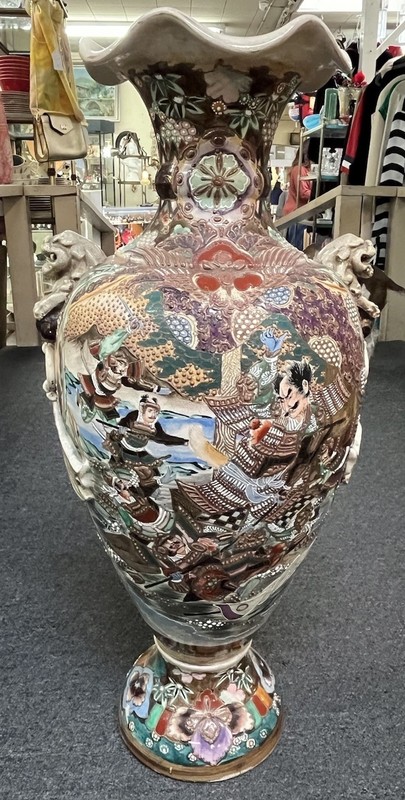 HUGE ANTIQUE JAPANESE SATSUMA PORCELAIN VASE