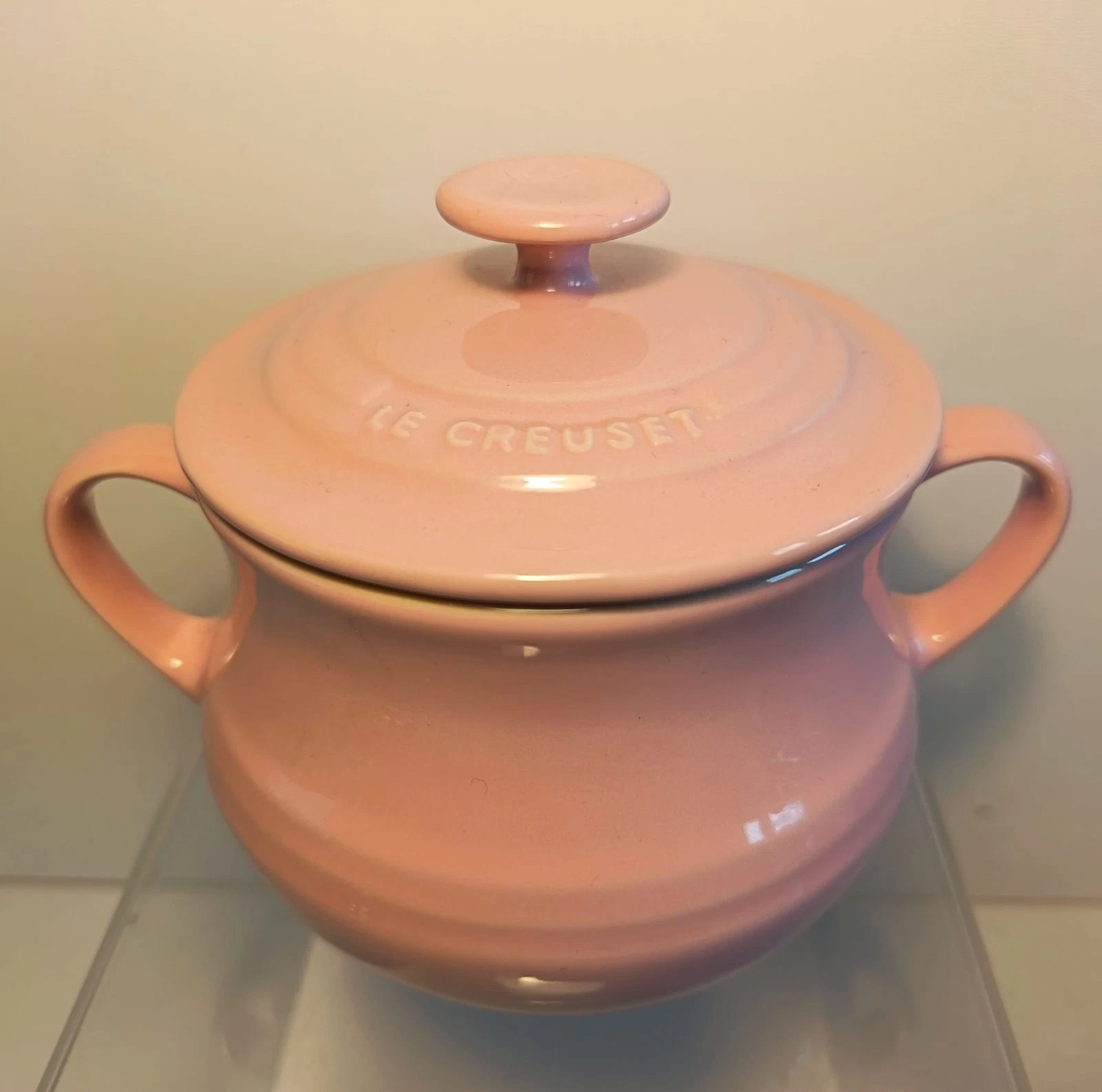 Le Creuset 2 Handle Stoneware Soup Bean Stock Pot in Baby Light Pink