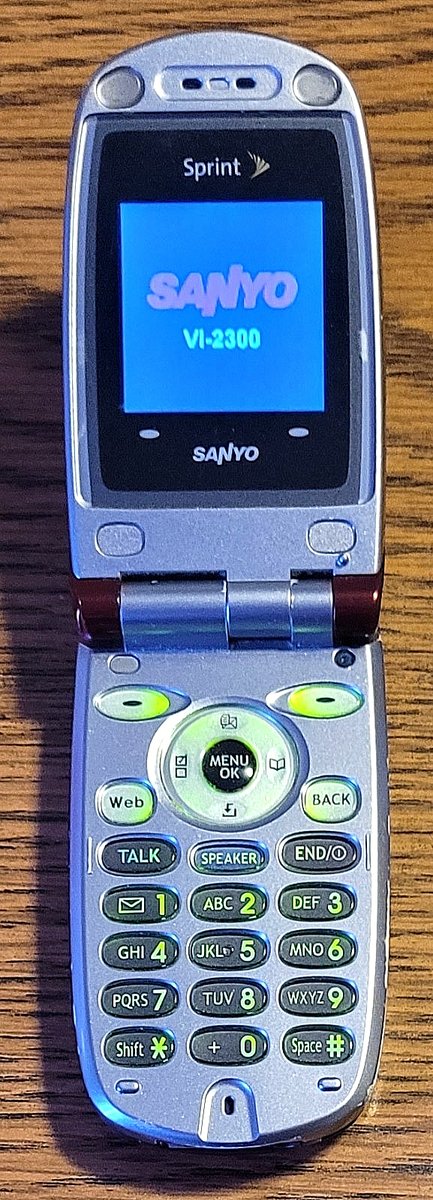 Sanyo VI-2300 - Red and Silver ( Sprint ) Flip Phone - READ / Very