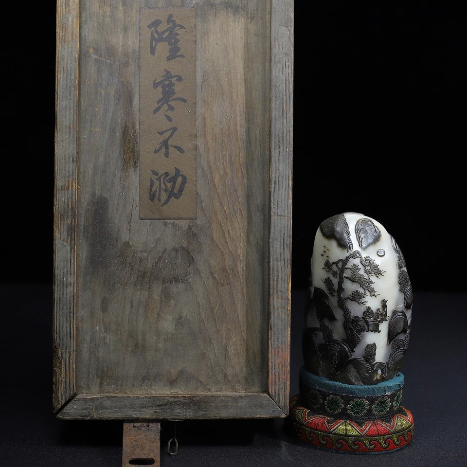 Un antiguo Shoushan piedra piel de cuervo tallada paisaje y figura adorno Foto 2 de 4