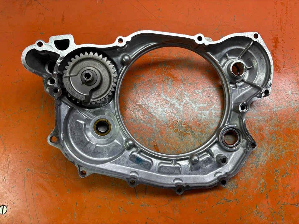 69 hrs Inner Clutch Cover with Water Pump Balancer 2014 KTM 500 EXC F 2012-2016 - Image 2 of 4