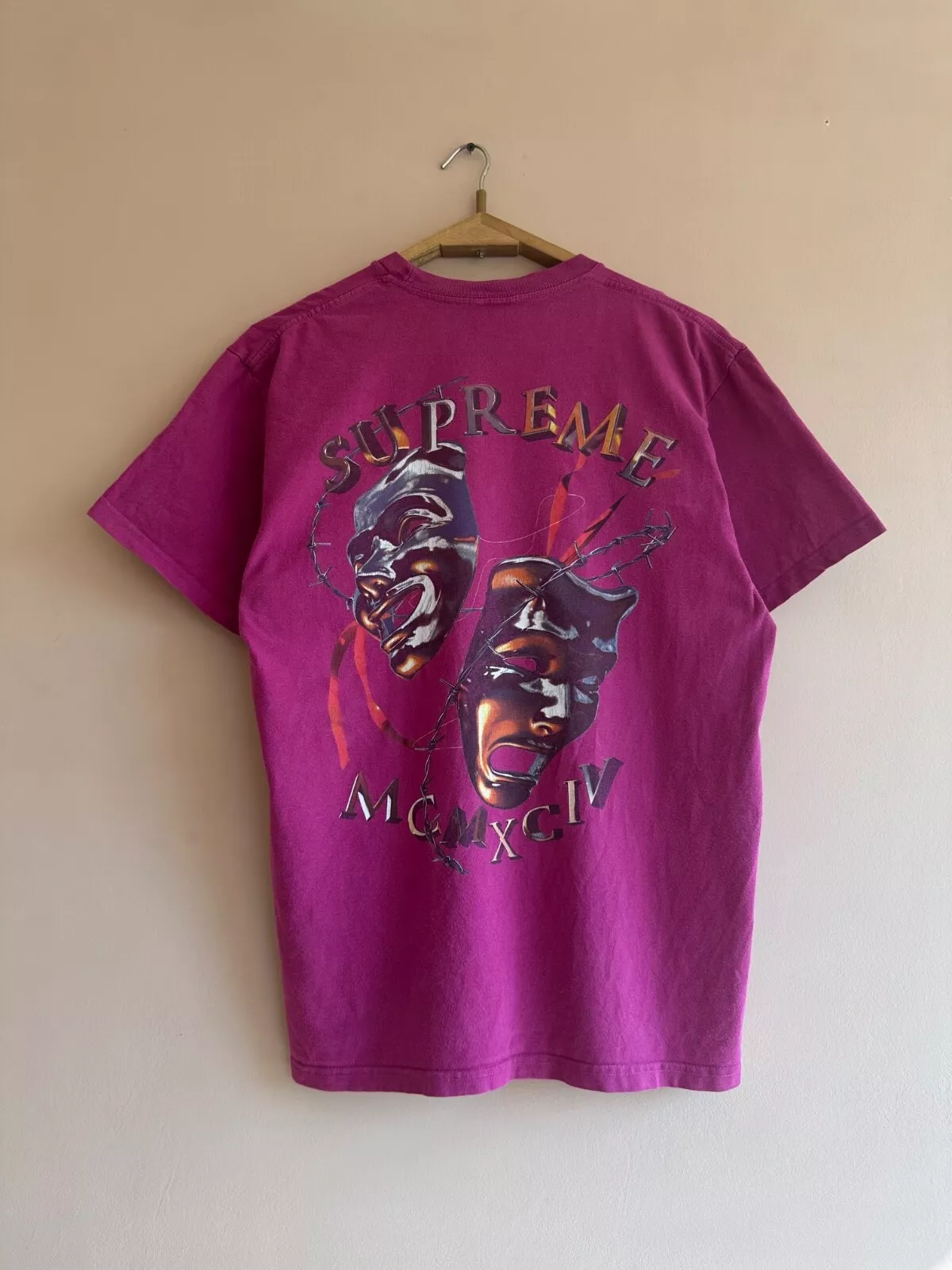 Tee shirt violet Supreme Laugh Now 