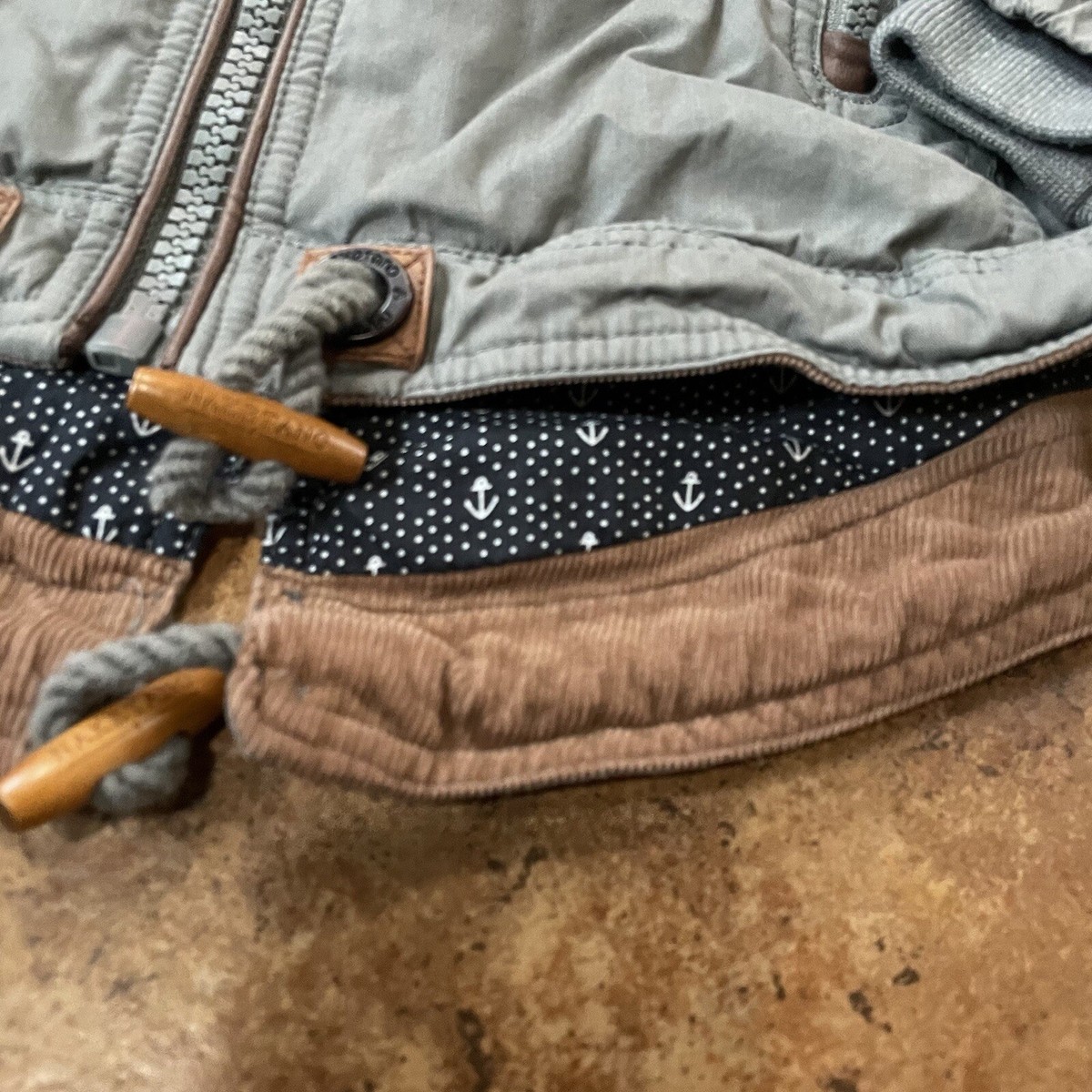 NAKETANO Jacket Women's Small Full Zip Coated Padded Hooded Fluffy