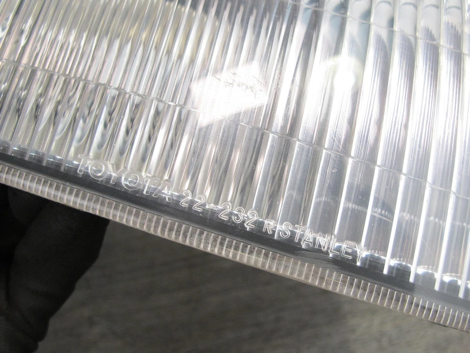 🥇94-96 TOYOTA CRESTA JZX90 FRONT RIGHT TURN SIGNAL CLEARANCE LIGHT LAMP OEM - image 4 of 4