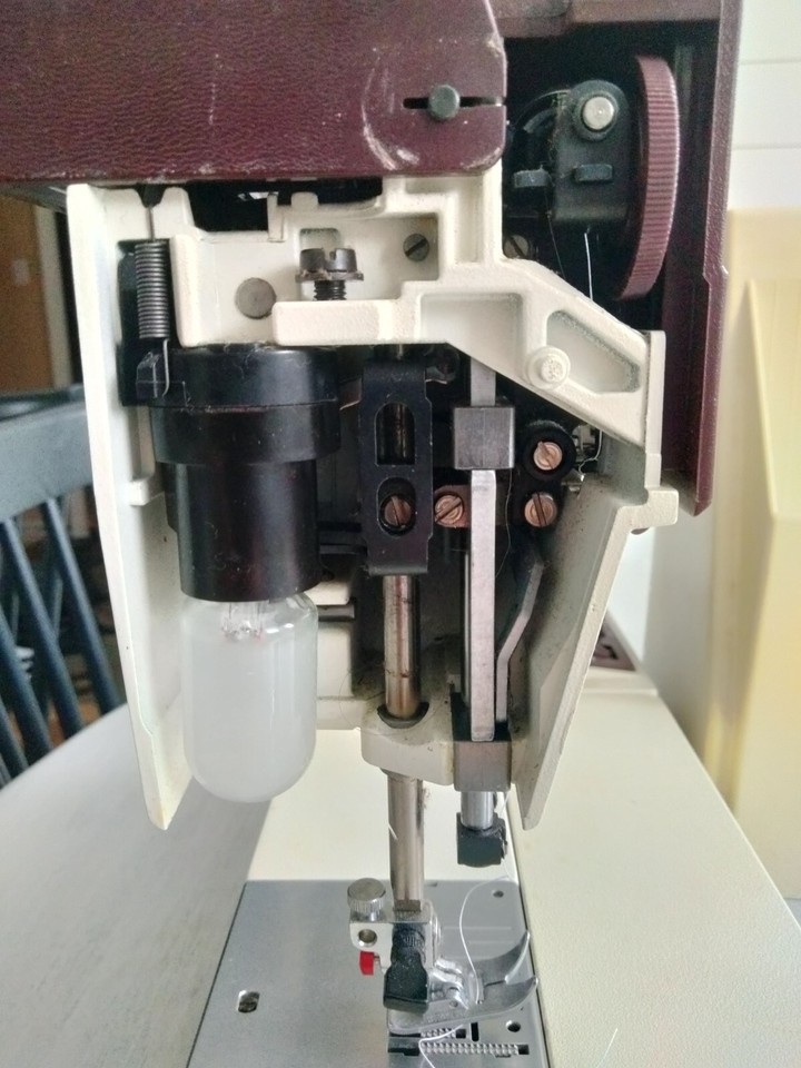 PFAFF 1035 Tipmatic Sewing Machine Working w/extras, beige, 30 programs