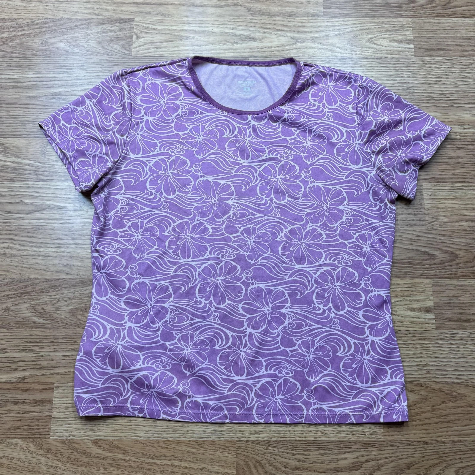 Patagonia Capilene Shirt Womens Small Purple Floral Short Sleeve Base Layer USA