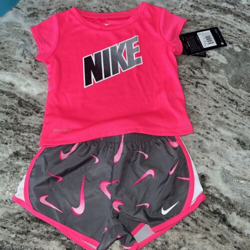 Nike Dri-Fit Baby Girl’s T-Shirt And Shorts Outfit Set Size 24 Months Gray Pink - Photo 1 sur 5