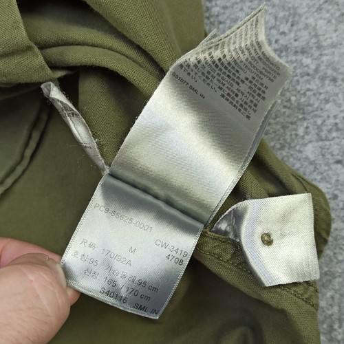 Camisa Levis Strauss Para Hombres Talla M Calce Ajustado Abotonada Caqui Verde Algodón Logo Parche - Imagen 8 de 10