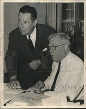 1961 Press Photo Lester J. Lautenschlaege, discusses redistricting, New Orleans