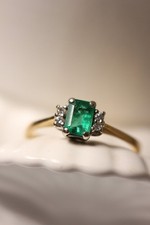 18ct gold emerald & diamond ring. Size K