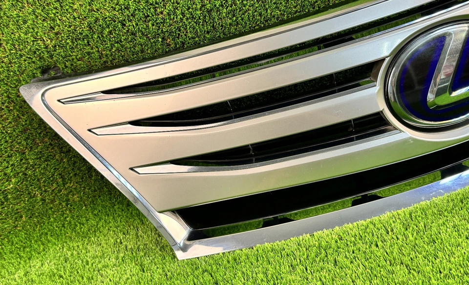 Grelha de para-choque dianteiro Lexus LS600H LS460L 2010-2012 com emblema de radar usada - Imagem 3 de 4