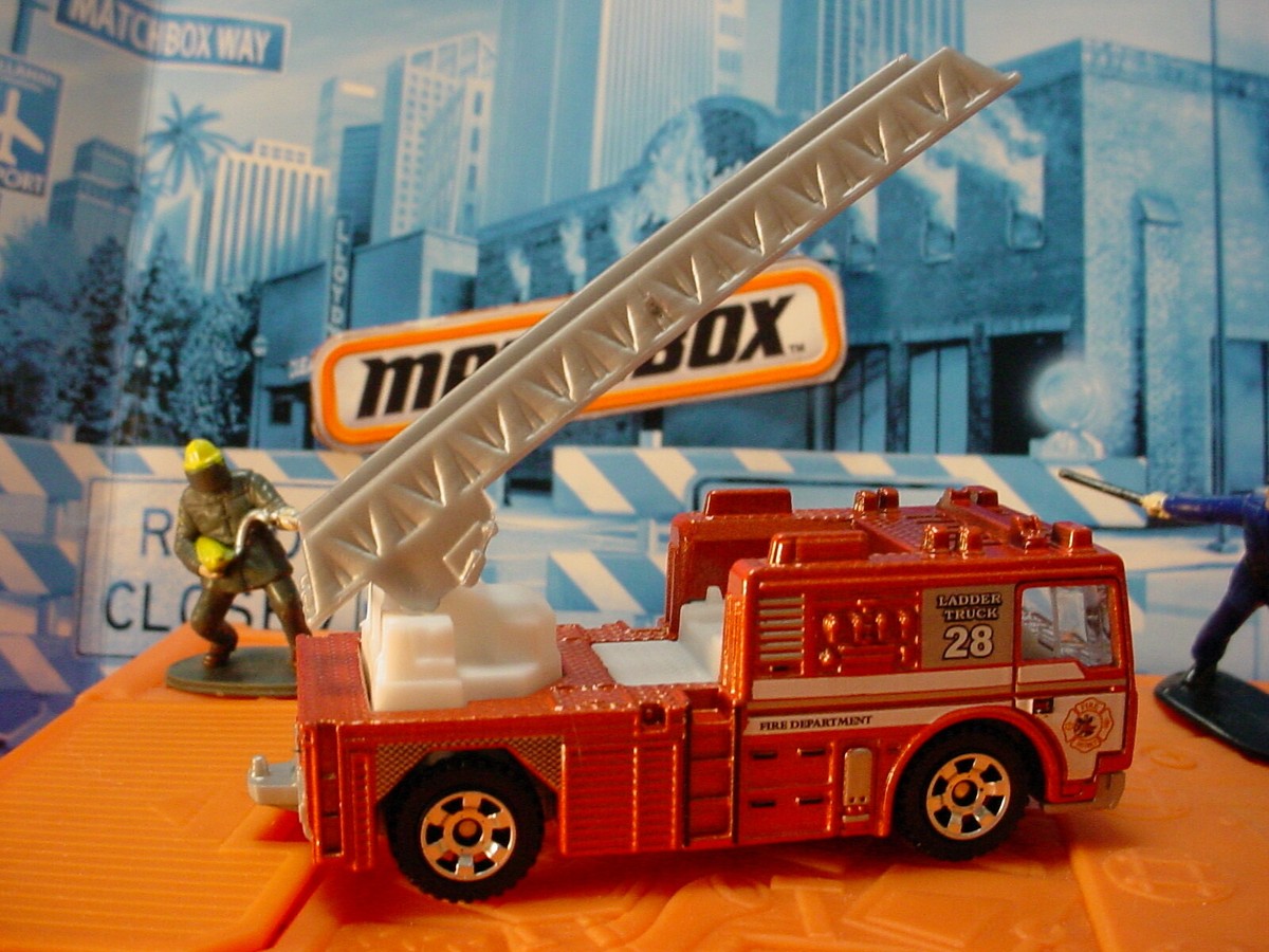 2021 FIRE RESCUE🔥 FLAME TAMER 2008☆Red Fire Engine;Ladder Truck☆Matchbox  LOOSE