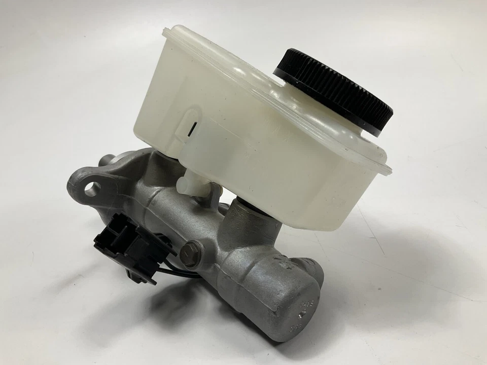 Cilindro maestro de freno Acdelco 18M637 - 1993-1997 Mazda 626, MX-6 con transmisión manual Foto 3 de 4