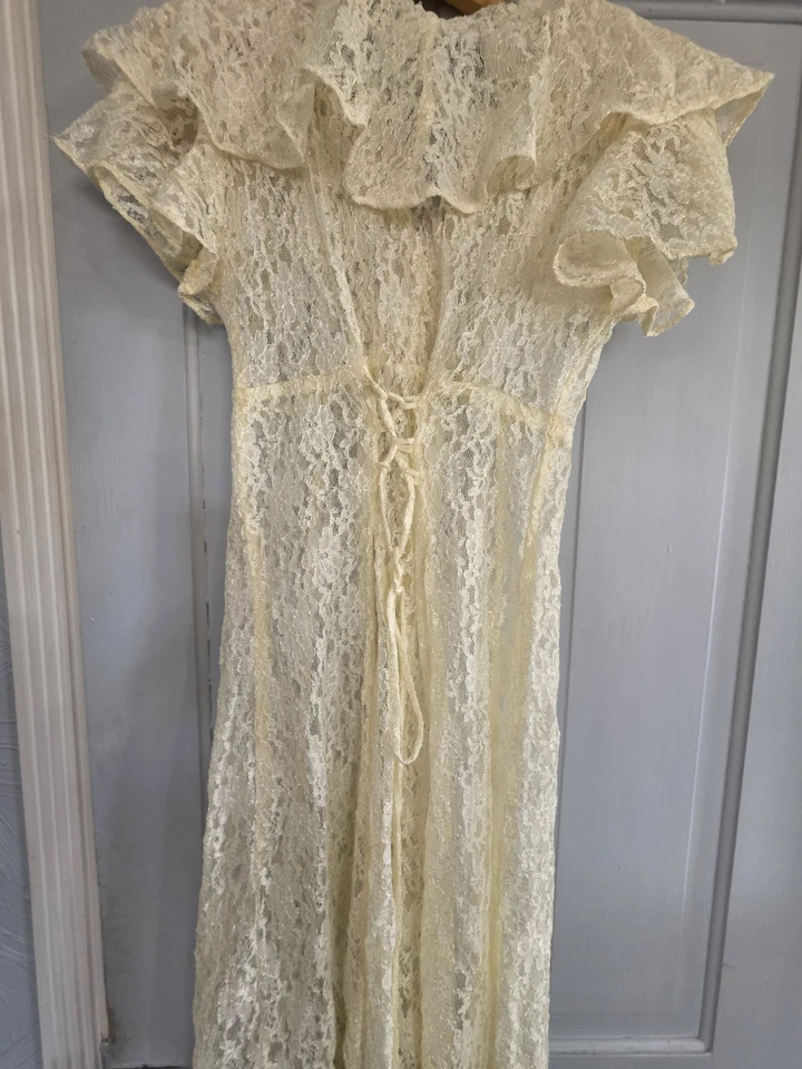 Винтажный 80-х кремовый цвет кружева платье с оборками декольте и короткие рукава размер 5 - Изображение 4 из 4