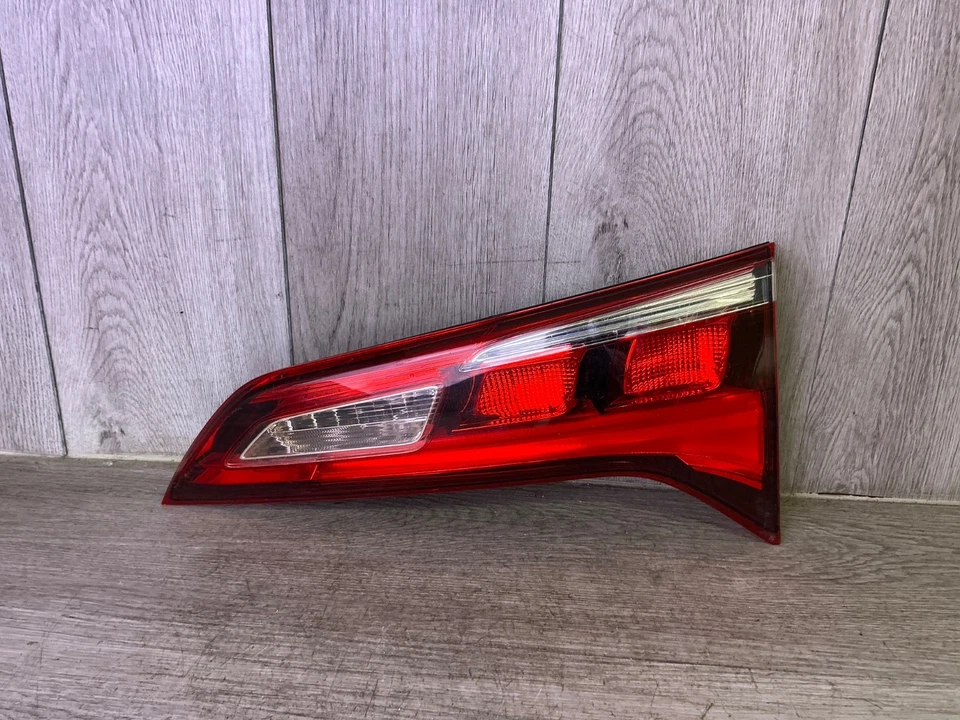 # 2016-2017-2018 Acura RDX luz trasera interior lado pasajero derecho OEM Foto 3 de 4