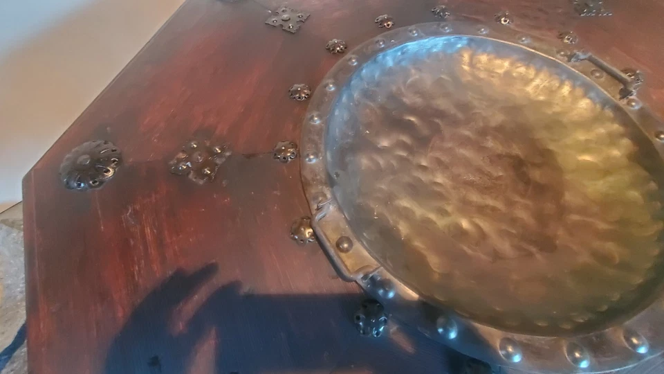 Mesa de centro brasero renacimiento español de Artes de México Internacionales Foto 4 de 4