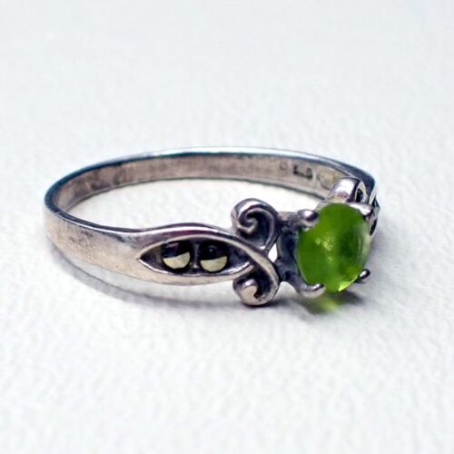 925 Sterling Silver Green Glass & Marcasite Stackable Ring Band Size 7.75, 1.73g - Foto 1 di 8