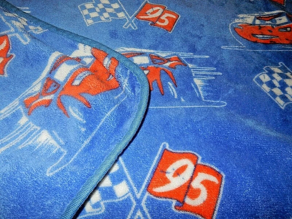 7A 40x50 Disney CARS 3 Lightning McQueen Minky Peluche Niño Cama Manta Foto 4 de 4