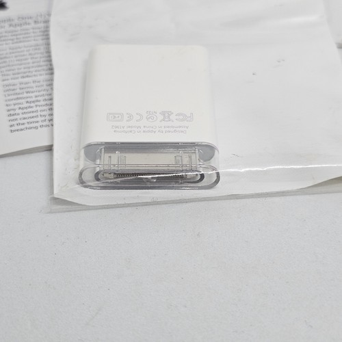 Apple iPad Camera Connection Kit (USB Port and SD Card adaptors) for iPad 1 & 2 - Picture 6 of 6