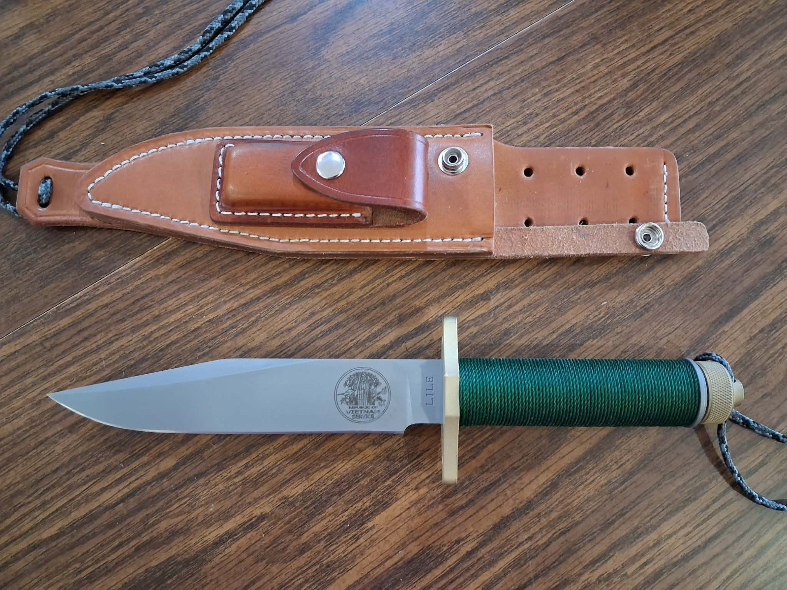 LILE / VAUGHN NEELEY VIETNAM MEMORIAL FIXED BLADE KNIFE W/ LEATHER SHEATH