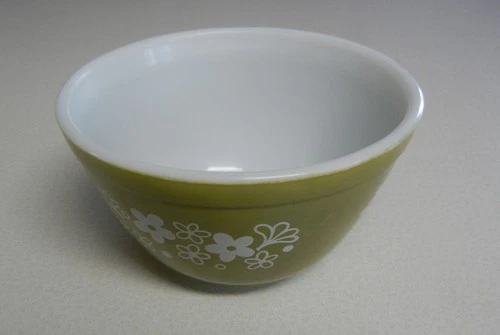 Corelle/Pyrex Spring Blossom/Crazy Daisy 5” Green Mixing Bowl