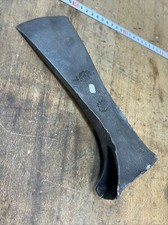 outil ancien hache forgée