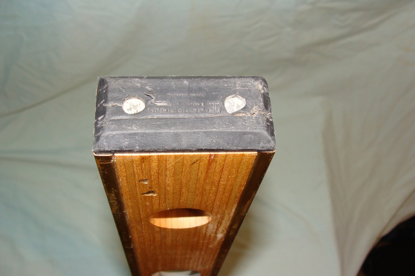 JOHNSON LEVEL & TOOL CO. USED 48" HEAVY DUTY HARDWOOD BRASS BOUND LEVEL #748