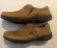 CLARKS Sz 8 M Women  s Slip On Loafer Shoes Brown Tan Color 11825GW5D