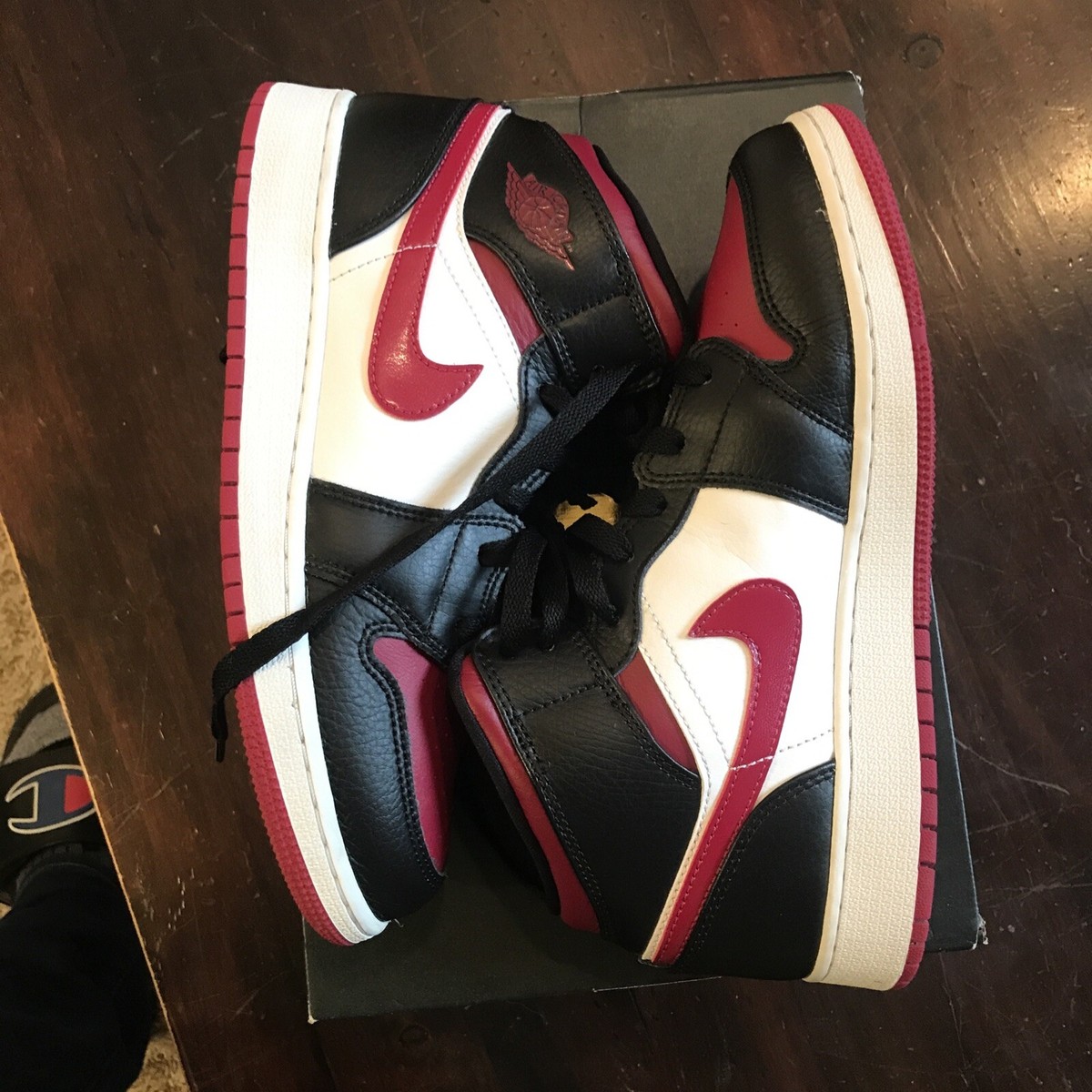Nike Air Jordan 1 Mid GS Red Toe Black Noble Red Youth Size  display picture 3