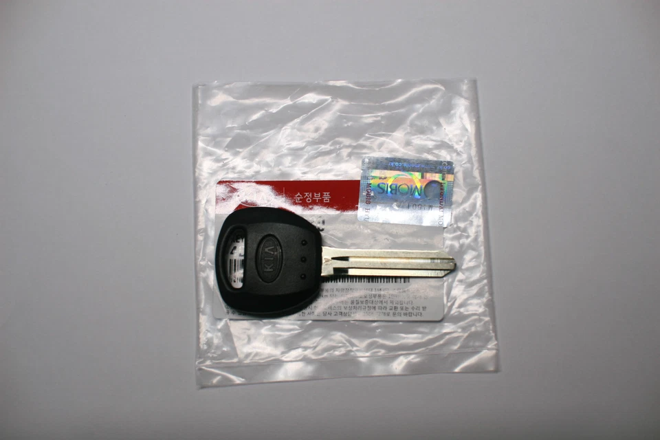 Genuine OEM Key Blank #81996 4D030 For 2006~2012 Kia Sedona Carnival (Un Cut)  - Image 4 of 4