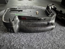 Batteriegriff für Nikon D750 . Ersetzt MB-D16H. Hochformatgriff mit Auslöser