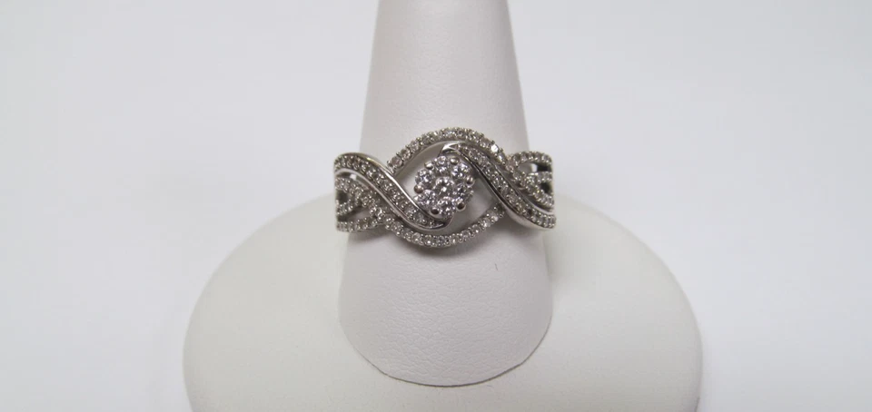 10 Kt. Anillo con racimo de diamantes de oro blanco talla 8,5 (4,11 g) Foto 2 de 4