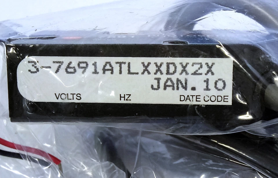 ATC 3-7691ATLXXDX2X 10-30VDC Photoelectric Proximity Sensor w/ Mounting Bracket - Image 3 of 4