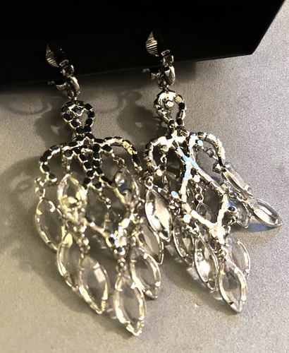 Vintage JULIANA Waterfall Chandelier Rhinestone Dangle Bezel Clip On Earrings - Picture 7 of 9