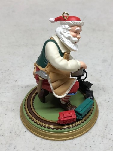 2006 Hallmark Keepsake ornament Toymaker Santa - Picture 4 of 11