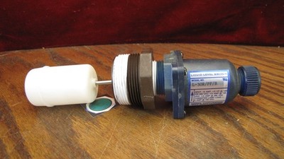 Harwil L-30R/PP/B Liquid Level Switch SPDT Polypropylene Float 1/2'' NPT - New