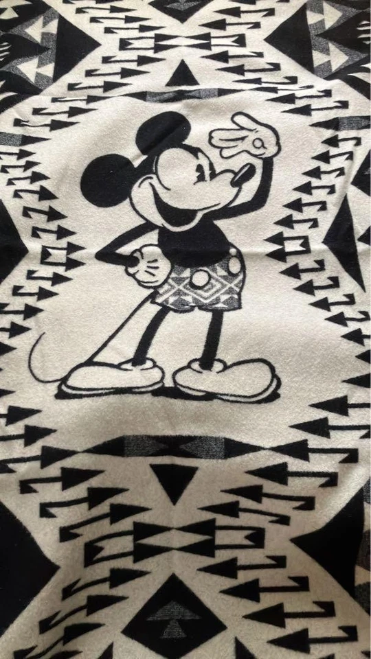 Pendleton Mickey Mouse Limited Collaboration Blanket Reversible Black White 1577 - Image 3 of 4
