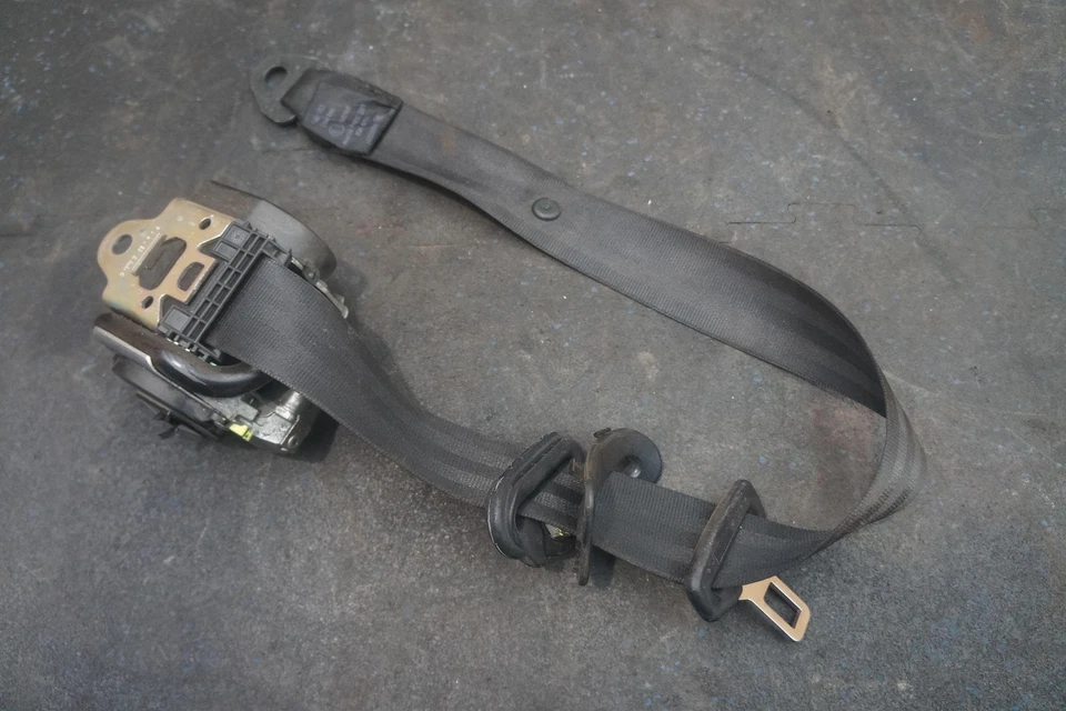 Retractor de cinturón de seguridad delantero derecho 407857706 OEM Lamborghini Gallardo Spyder 2010 Foto 2 de 3