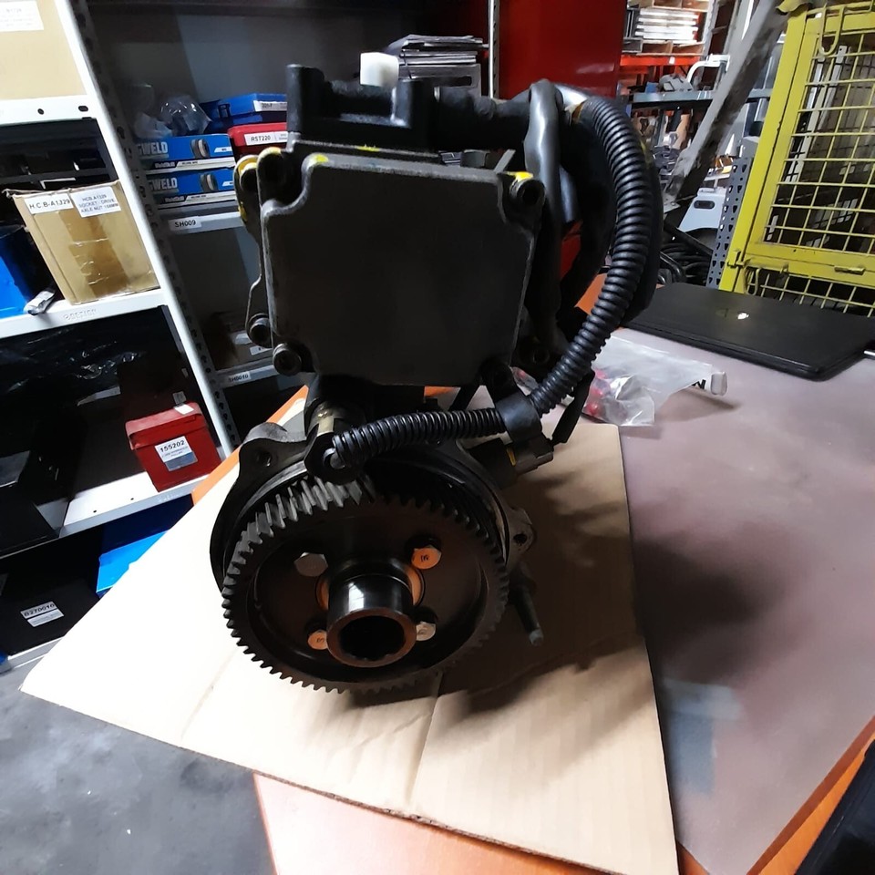 MITSUBISHI ZEXEL 4D34 FUEL INJECTION DIESEL PUMP AND INJECTORS ME015066