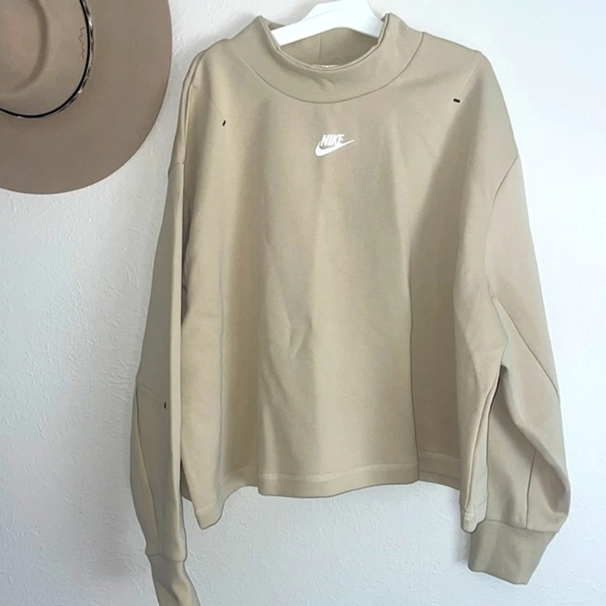 Nike cream cropped sweatshirt top