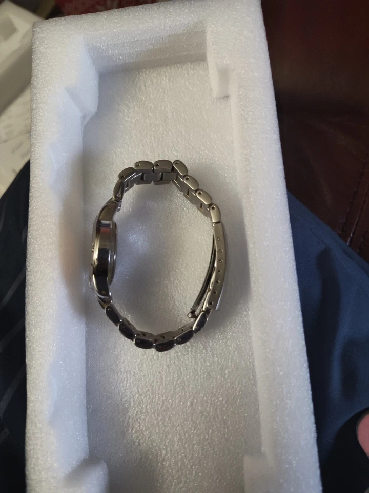 Texas Longhorns NCAA Women's Stainless-Steel Watch Pre-owned. - Image 4 of 4