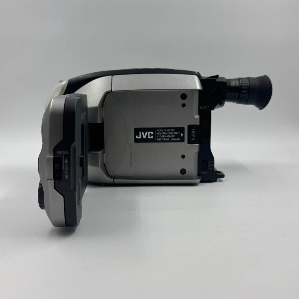 JVC Compact VHS 4K Video Camcorder GR-AXM700U - Image 3 of 4