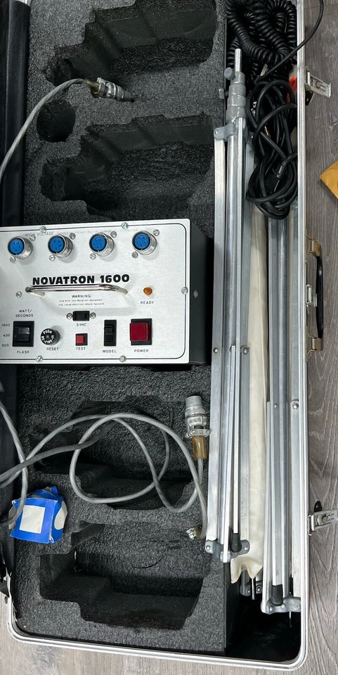 Novatron 1600 Plus Studio Light kit 4 Strobe Heads, 2 Umbrellas & Wires  4 Stand - Image 4 of 4