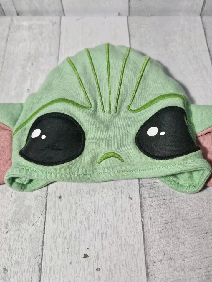 Sombrero de bebé Yoda de Disney Store para sesión de fotos de Star Wars: The Mandalorian Foto 2 de 4