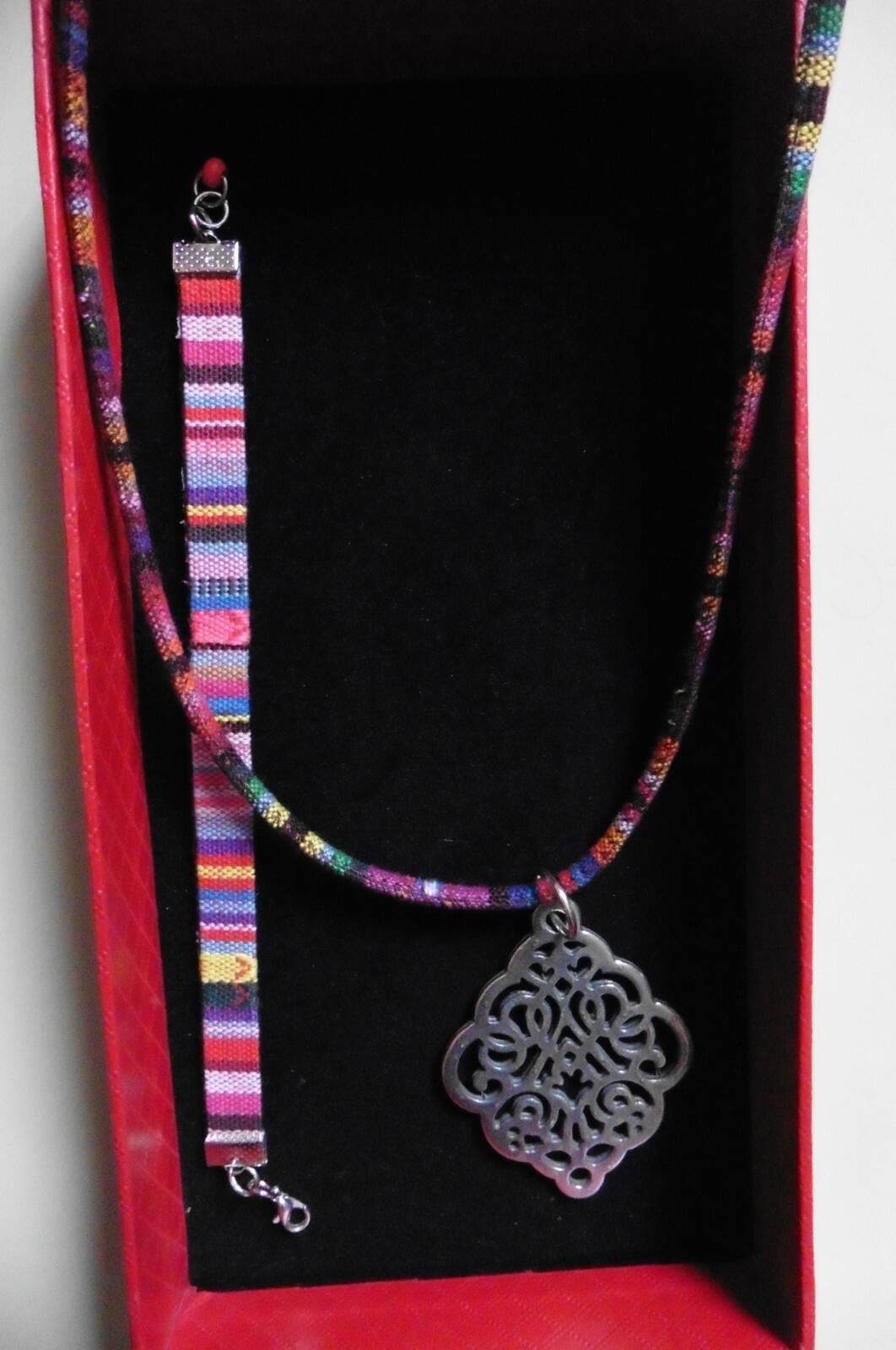 Collier pendentif Harmony en métal argenté et cordon ethnique du Vietnam pour femme
